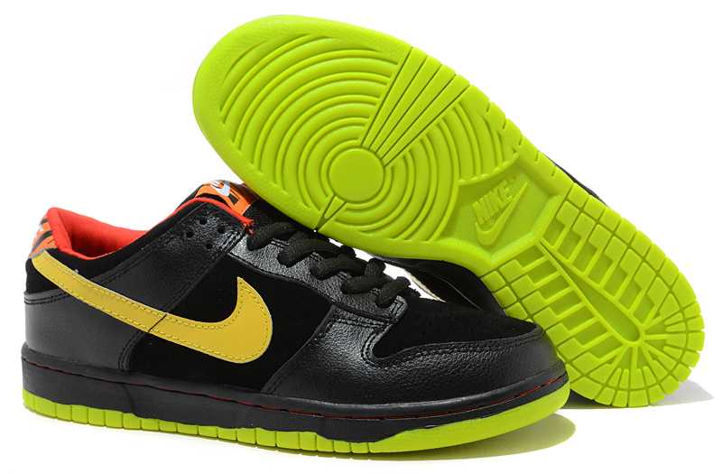 nike dunk low foot locker
